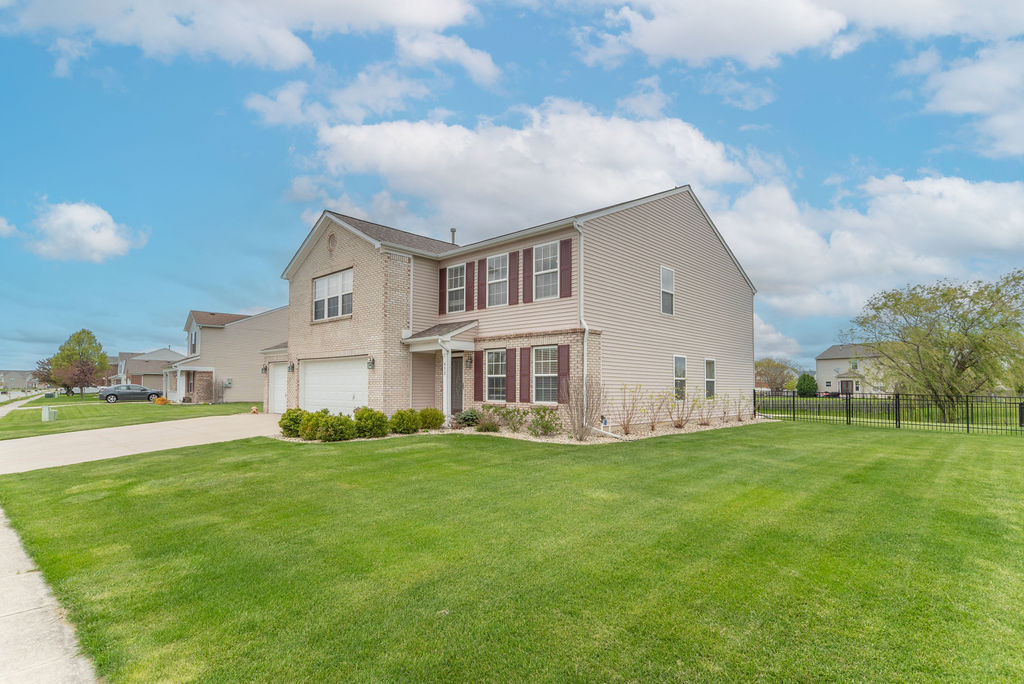 652 Hanover Road Brownsburg, IN 46112 - Photo 2 of 52