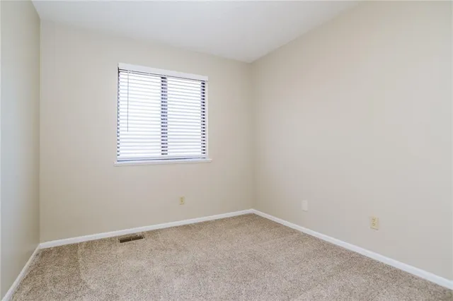 $2,000 | 618 West Sunrise Drive, Belton, MO 64012