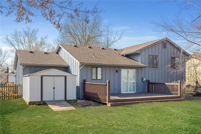 $2,000 | 618 West Sunrise Drive, Belton, MO 64012