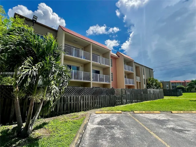 $1,999 | 5201 Geneva Court, Unit 109, Doral, FL 33166