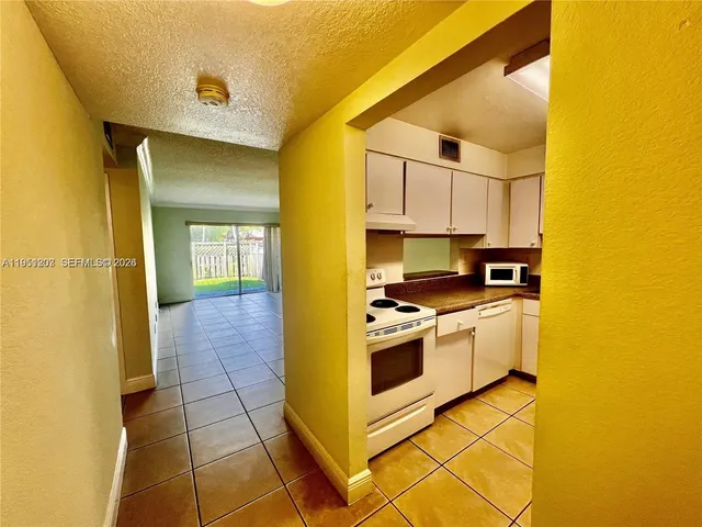 $1,999 | 5201 Geneva Court, Unit 109, Doral, FL 33166