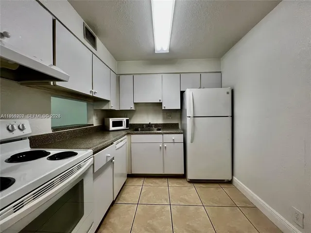 $1,999 | 5201 Geneva Court, Unit 109, Doral, FL 33166