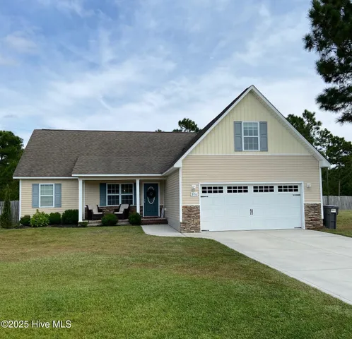 $300,000 | 306 Basil Court, Hubert, NC 28539