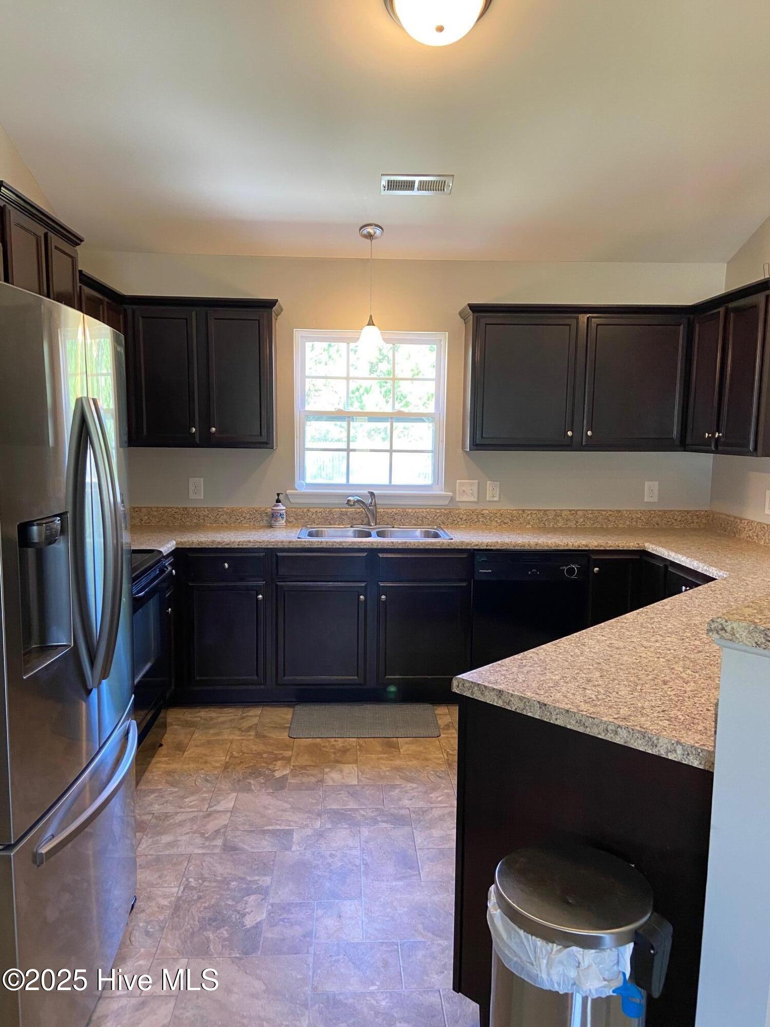 306 Basil Court Hubert, NC 28539 - Photo 11 of 39 kitchen