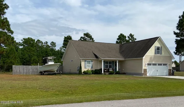 $300,000 | 306 Basil Court, Hubert, NC 28539