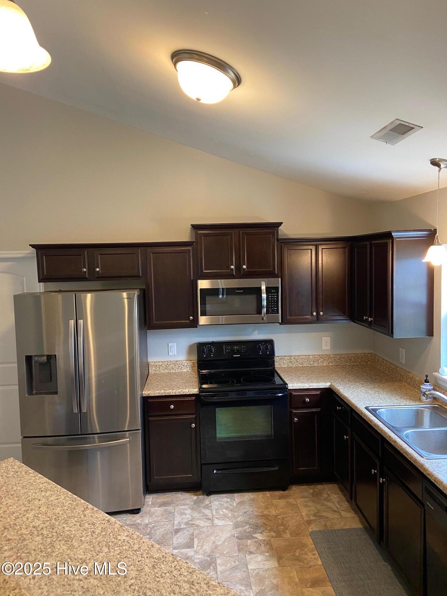 306 Basil Court Hubert, NC 28539 - Photo 9 of 39 kitchen 2 10.14