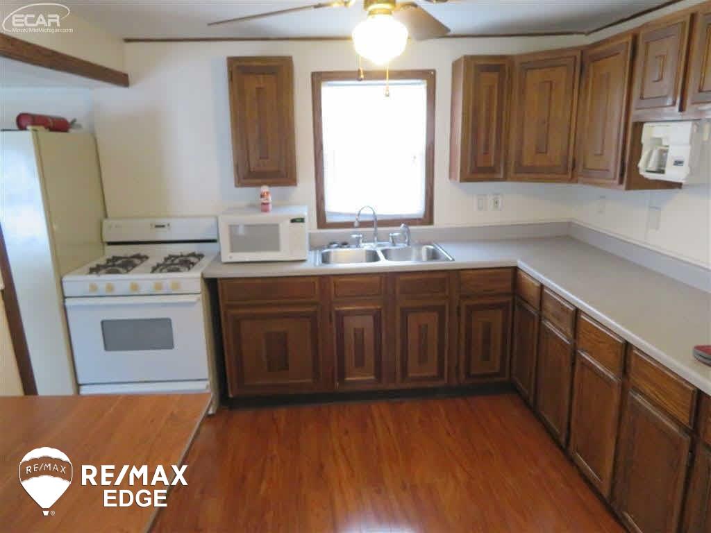 3309 North Genesee Road Flint, MI 48506 - Photo 3 of 21