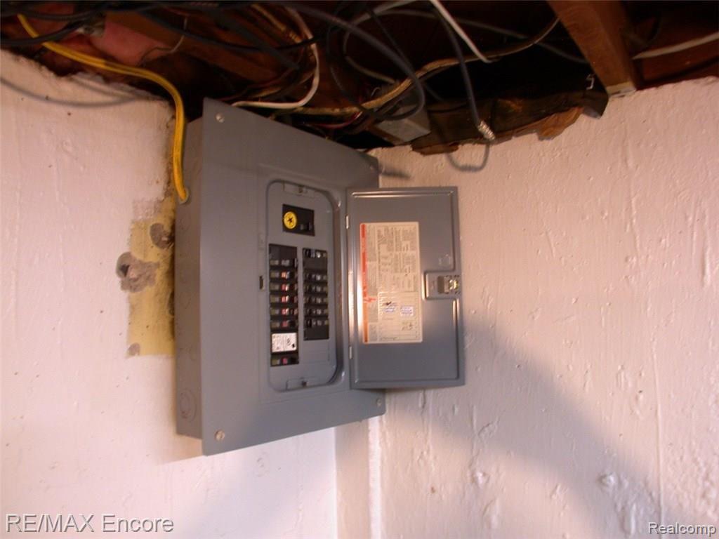 85 East Rutgers Avenue Pontiac, MI 48340 - Photo 25 of 48 DSCN6166.JPG
