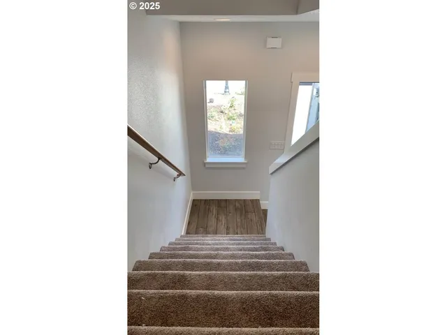 $879,900 | 10703 Northeast 70th Street, Vancouver, WA 98662