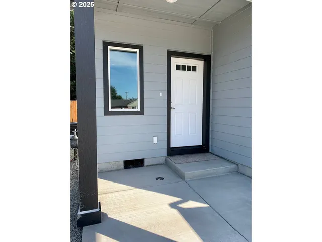 $879,900 | 10703 Northeast 70th Street, Vancouver, WA 98662