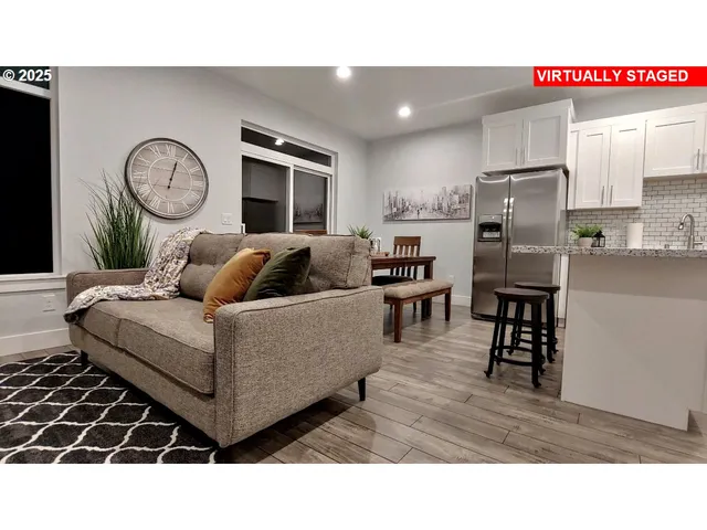 $879,900 | 10703 Northeast 70th Street, Vancouver, WA 98662