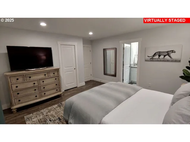 $879,900 | 10703 Northeast 70th Street, Vancouver, WA 98662