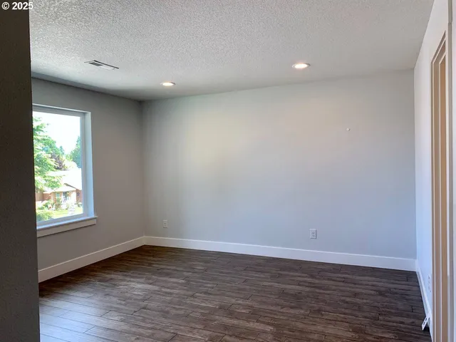 $879,900 | 10703 Northeast 70th Street, Vancouver, WA 98662