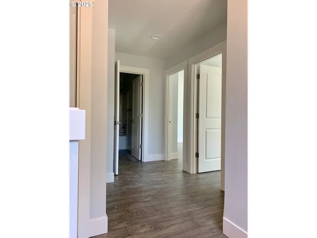 $879,900 | 10703 Northeast 70th Street, Vancouver, WA 98662