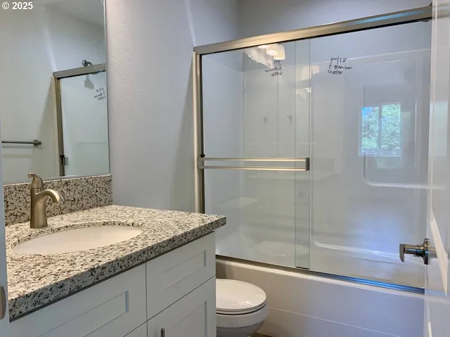 $879,900 | 10703 Northeast 70th Street, Vancouver, WA 98662