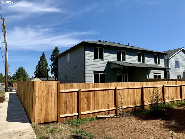 $879,900 | 10703 Northeast 70th Street, Vancouver, WA 98662