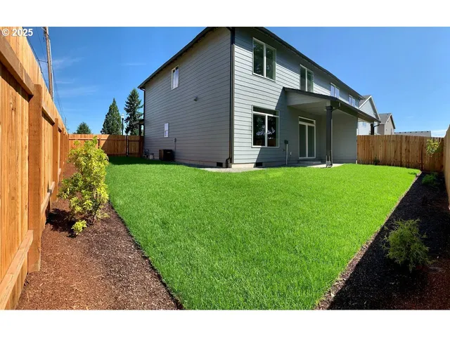 $879,900 | 10703 Northeast 70th Street, Vancouver, WA 98662