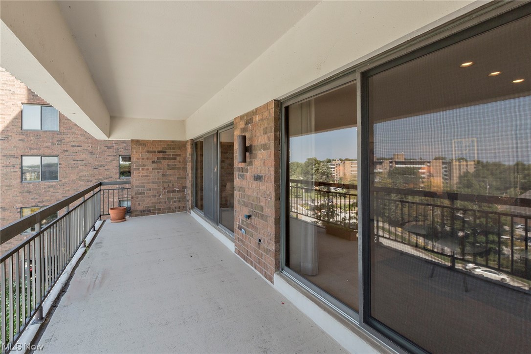 27500 Cedar Road, Unit 608 Beachwood, OH 44122 - Photo 25 of 34 View of balcony