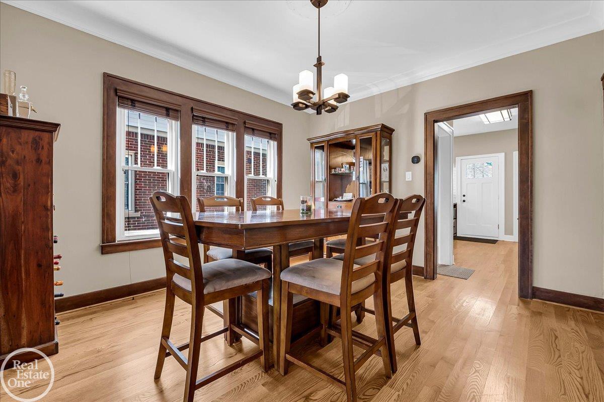 1357 Nottingham Road Grosse Pointe, MI 48230 - Photo 10 of 38 50180286-86a3567b-6e8d-4dd6-a5ec-cbbf638798c6.JPG