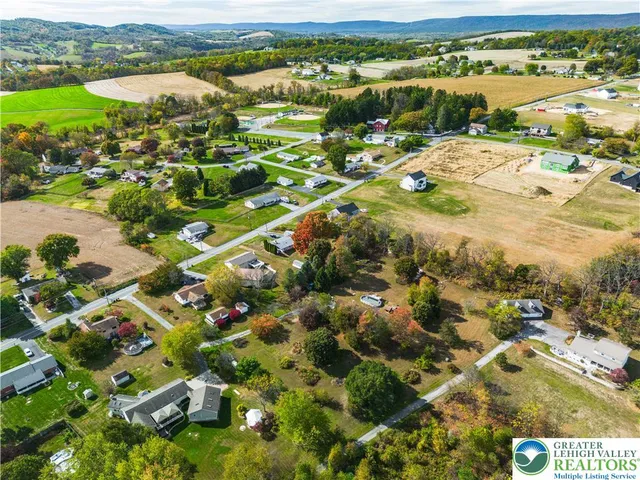 $393,000 | 390 Long Lane Road, Walnutport, PA 18088