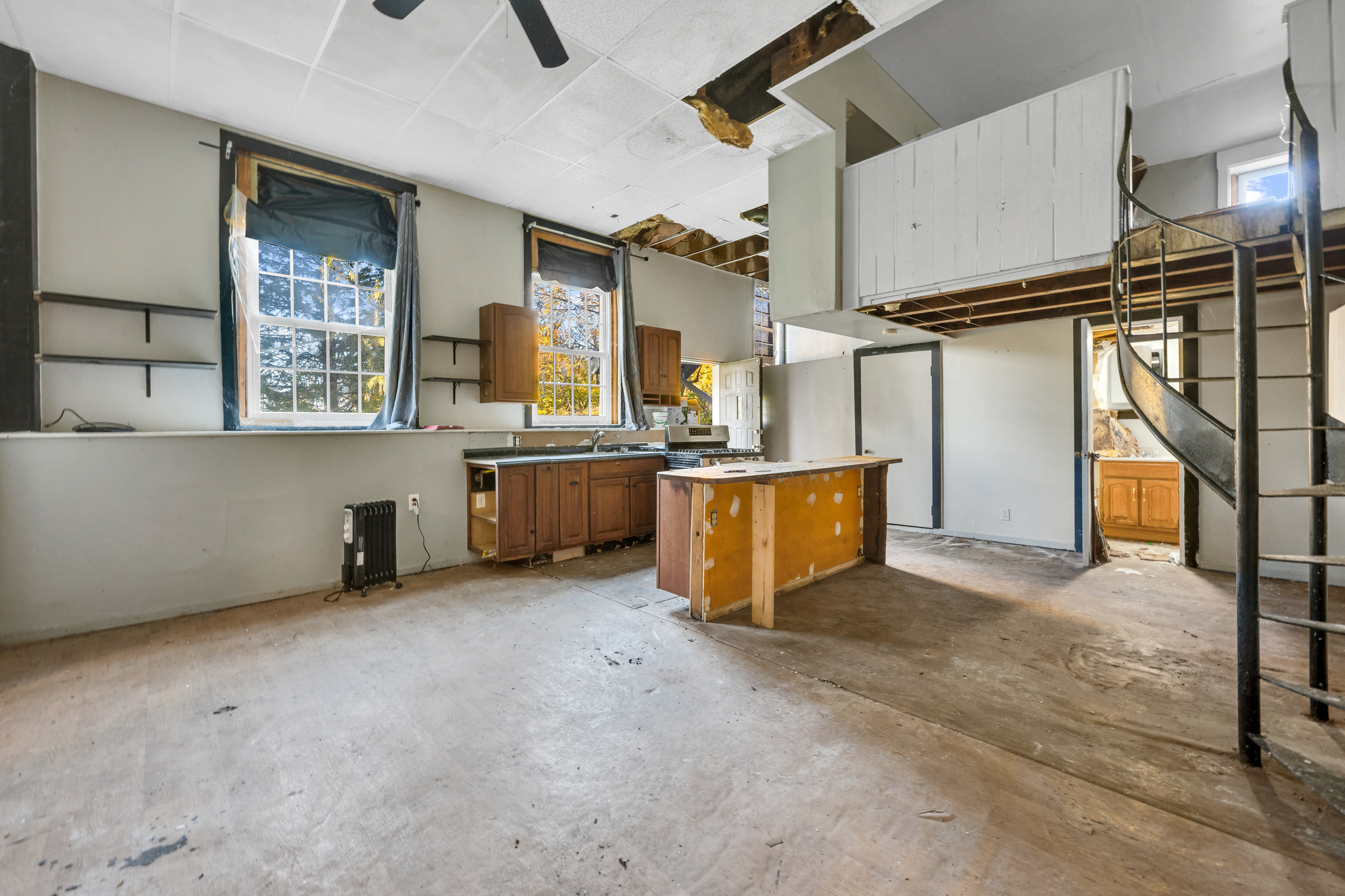 700 Bantam Road Litchfield, CT 06750 - Photo 14 of 40 an empty room with windows