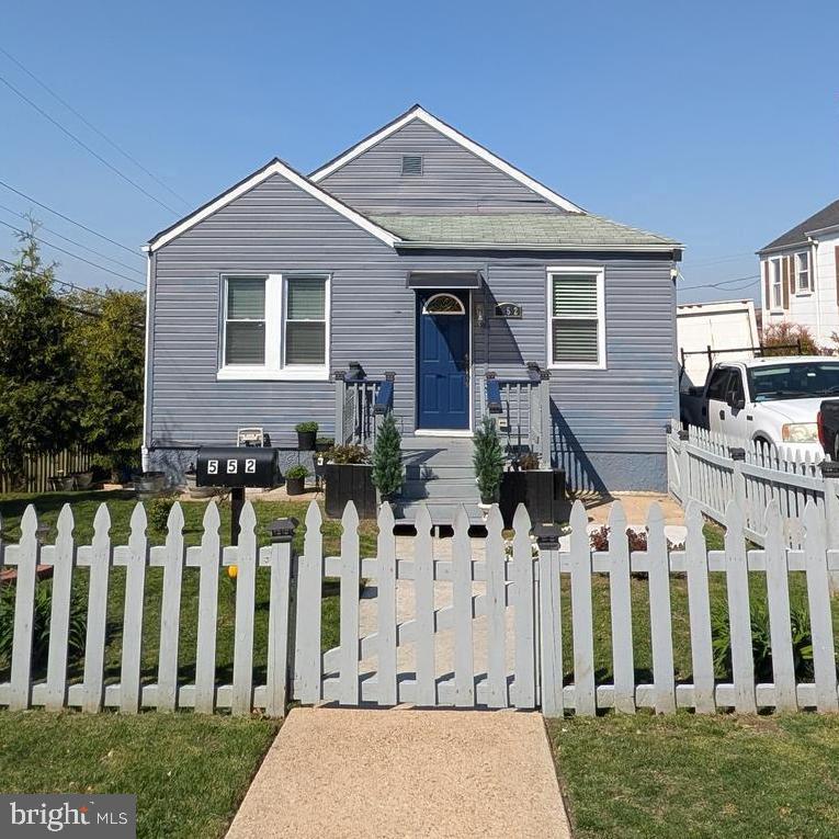 552 48th Street Baltimore, MD 21224 - Photo 3 of 29 a front view of white house