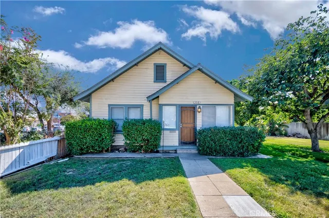 $2,700 | 358 East 11th Street, Upland, CA 91786
