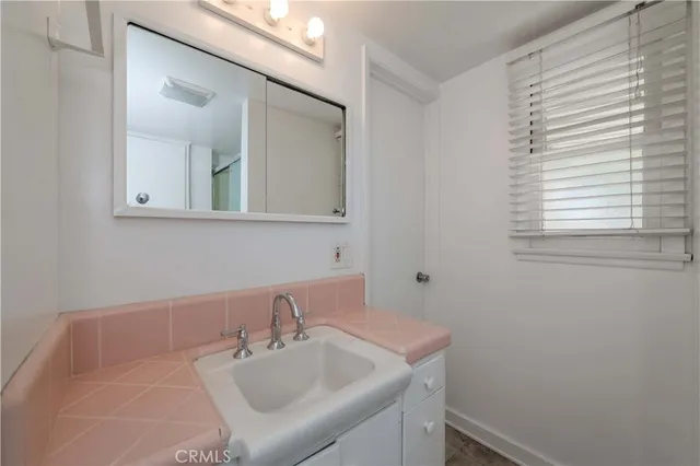 $2,700 | 358 East 11th Street, Upland, CA 91786