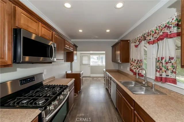 $2,700 | 358 East 11th Street, Upland, CA 91786