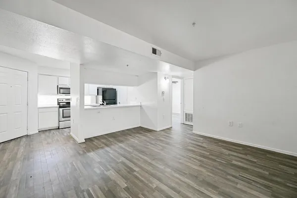 $1,399 | 3065 North 67th Avenue, Unit 212, Phoenix, AZ 85033