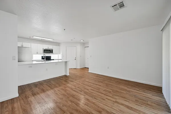 $1,399 | 3065 North 67th Avenue, Unit 212, Phoenix, AZ 85033