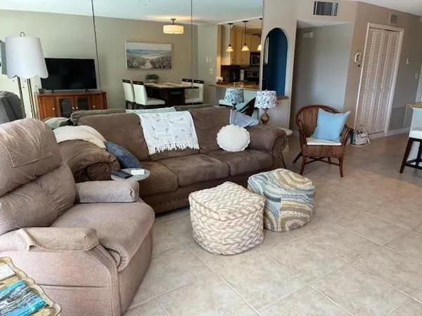$4,700 | 133 North Pompano Beach Boulevard, Unit 209, Pompano Beach, FL 33062