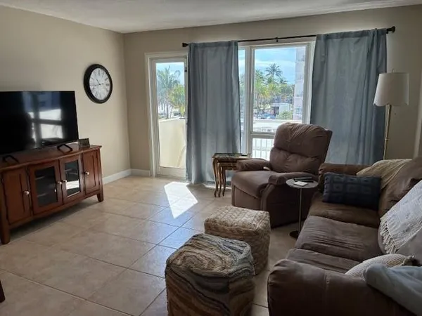 $4,700 | 133 North Pompano Beach Boulevard, Unit 209, Pompano Beach, FL 33062