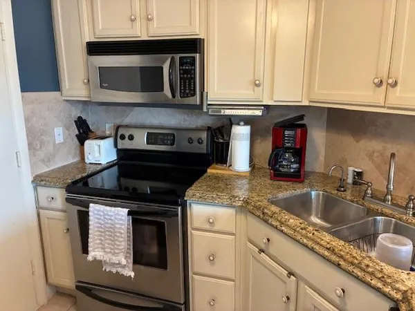 $4,700 | 133 North Pompano Beach Boulevard, Unit 209, Pompano Beach, FL 33062