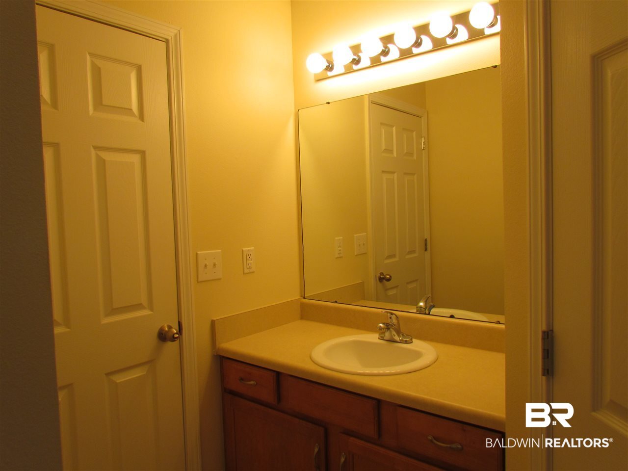 1596 Abbey Loop Foley, AL 36535 - Photo 16 of 31 Master vanity
