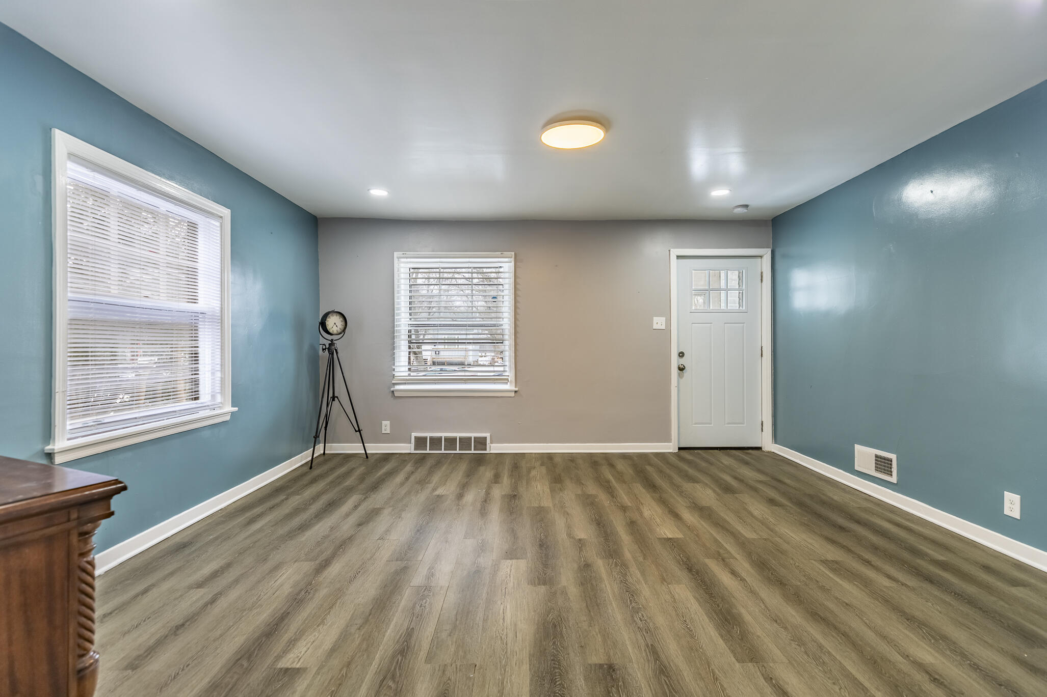 4601 Buchanan Street Gary, IN 46408 - Photo 9 of 27 an empty room with windows
