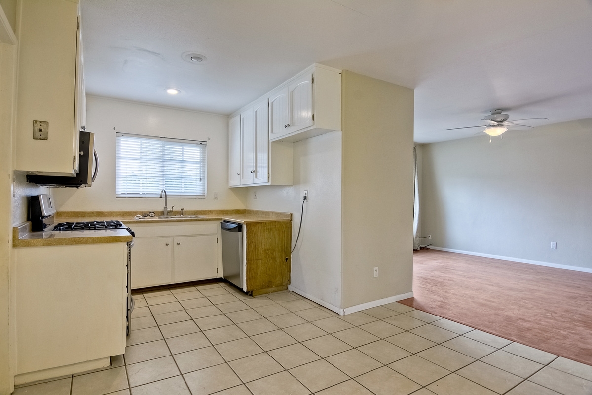 10244 Timberlane Way Santee, CA 92071 - Photo 11 of 25 Gallery Image 11