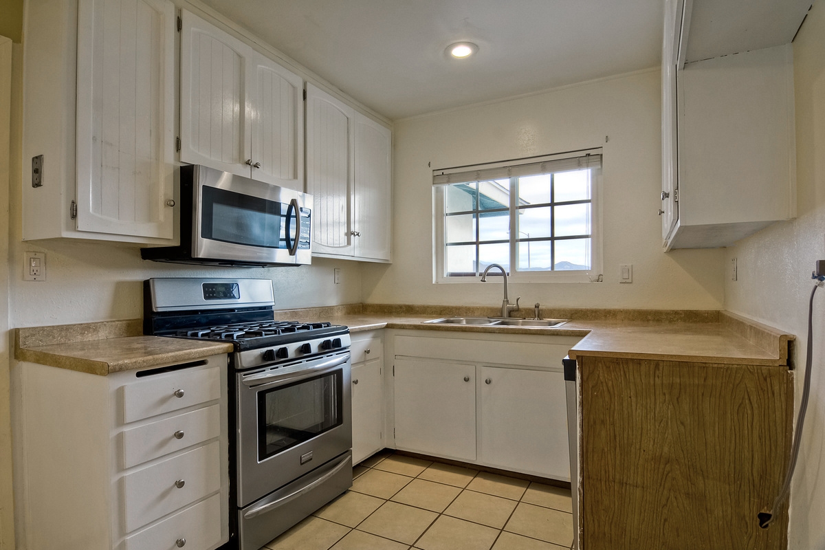 10244 Timberlane Way Santee, CA 92071 - Photo 14 of 25 Gallery Image 14