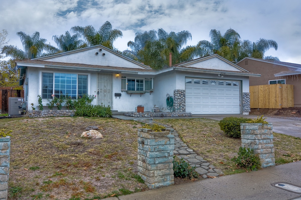 10244 Timberlane Way Santee, CA 92071 - Photo 4 of 25 Gallery Image 4