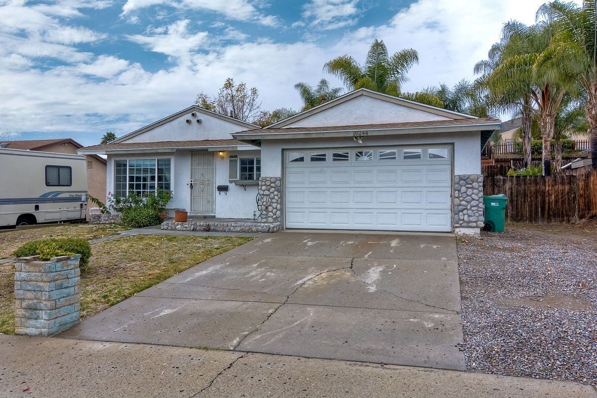 10244 Timberlane Way Santee, CA 92071 - Photo 5 of 25 Gallery Image 5