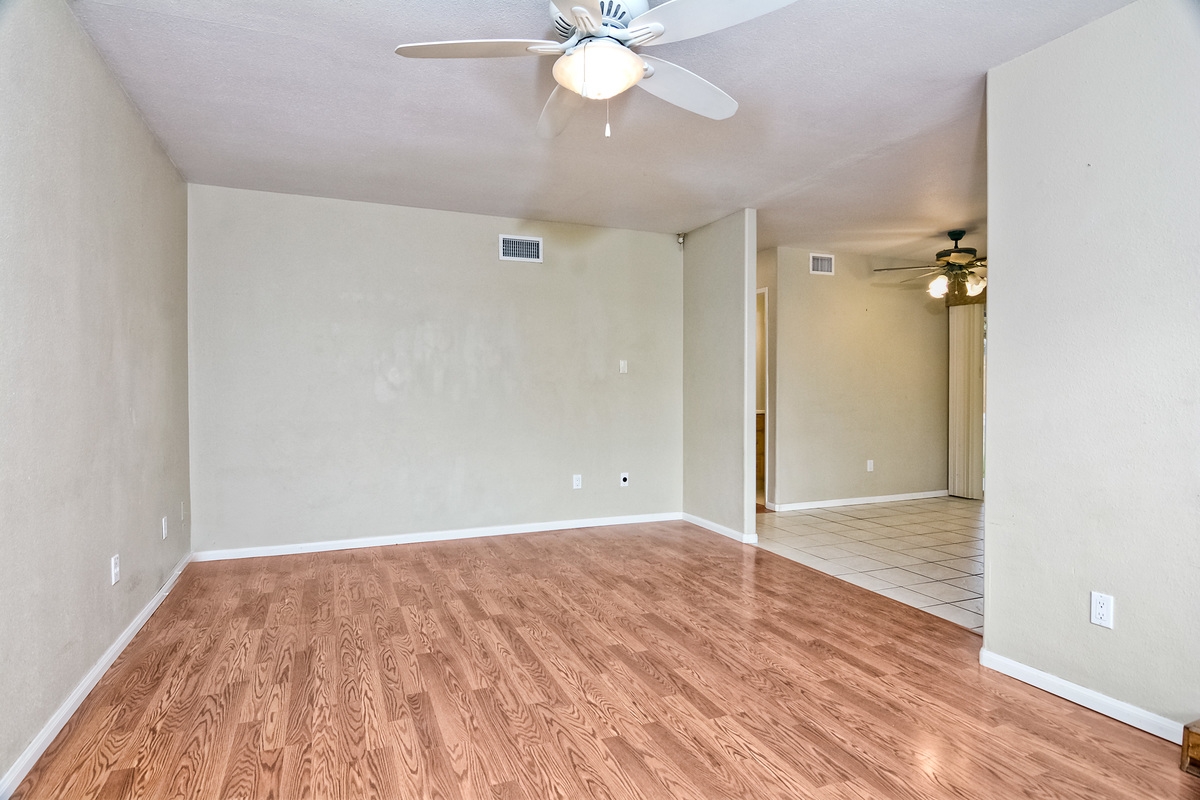 10244 Timberlane Way Santee, CA 92071 - Photo 6 of 25 Gallery Image 6