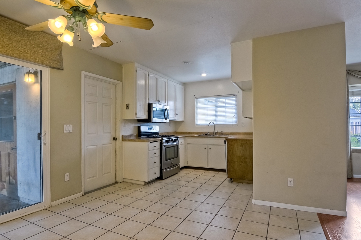 10244 Timberlane Way Santee, CA 92071 - Photo 10 of 25 Gallery Image 10