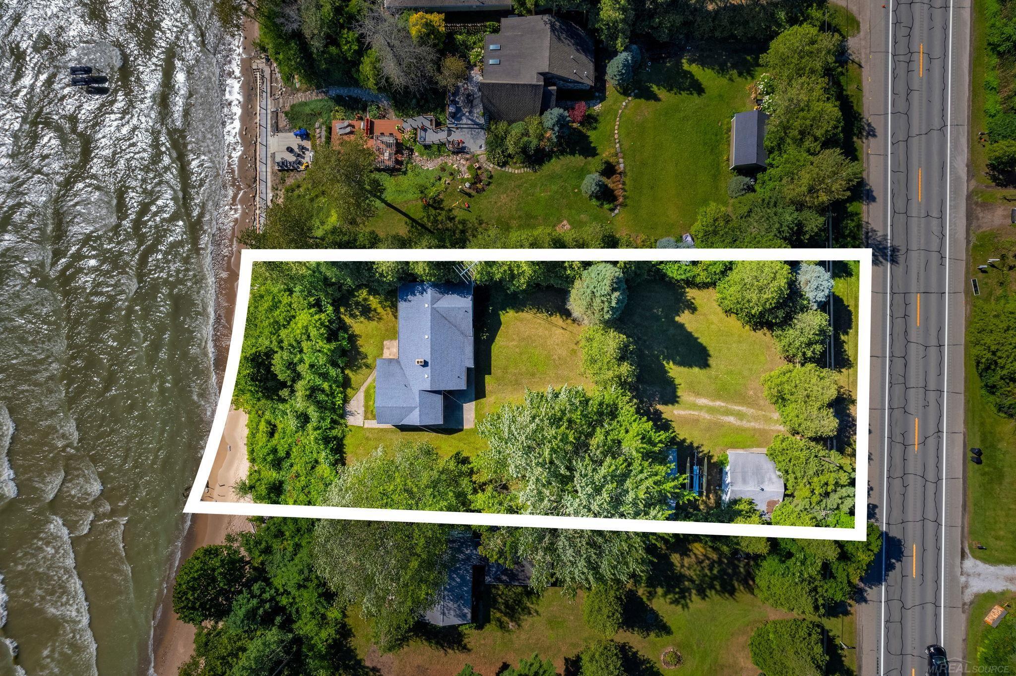 4175 Lakeshore Road Lexington, MI 48450 - Photo 8 of 48 50152130-cc526093-5549-4ba7-9047-22583d3df104.JPG
