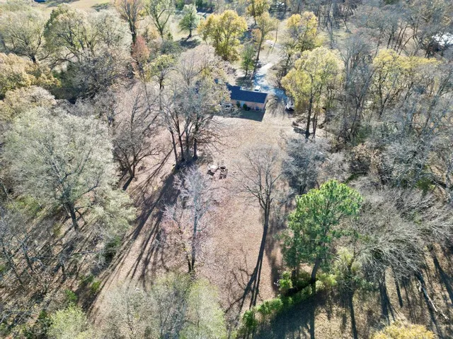 a view of house with a yard