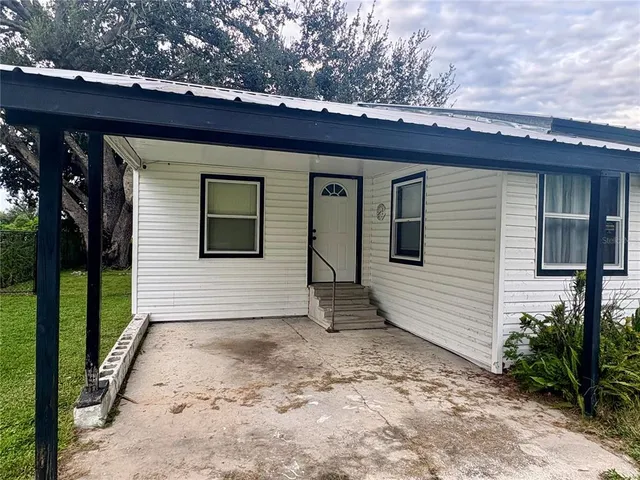 a view of a house with a backyard