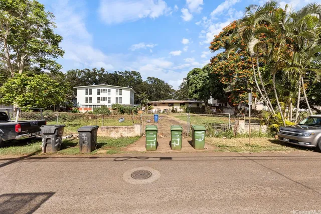 a view of a water fountain in front of a building