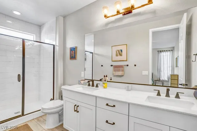 $2,400 | 688 Cottonwood Hl Place, Henderson, NV 89011