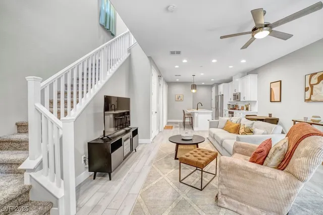 $2,400 | 688 Cottonwood Hl Place, Henderson, NV 89011