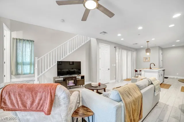 $2,400 | 688 Cottonwood Hl Place, Henderson, NV 89011