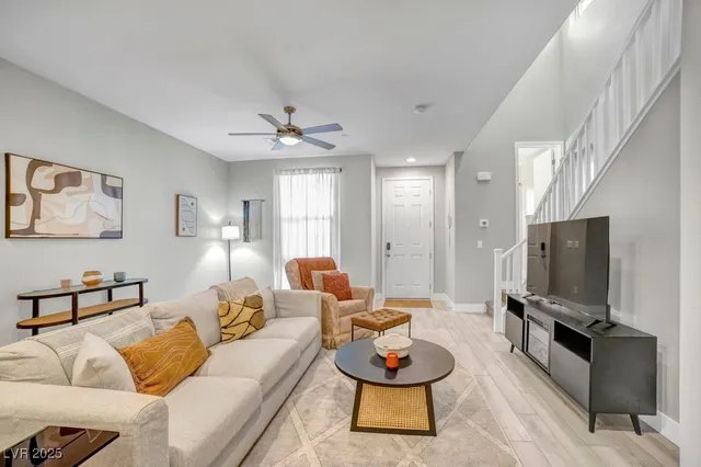 $2,400 | 688 Cottonwood Hl Place, Henderson, NV 89011